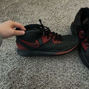 Men’s Nike Kyrie Infinity Bred Basketball Shoes